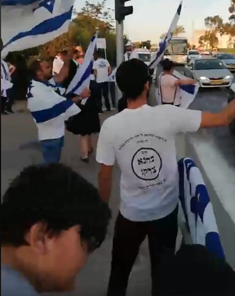 ההפגנה בכניסה לבן גוריון (צילום מסך)